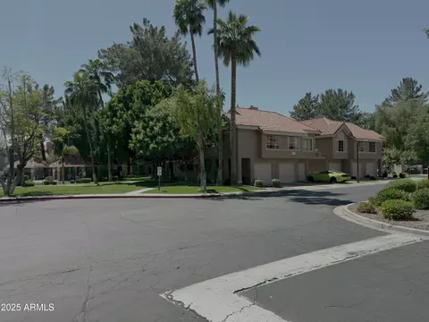 1633 E Lakeside Dr #5, Gilbert, AZ 85234 photo 2