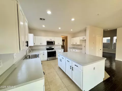 7146 W Globe Ave, Phoenix, AZ 85043 photo 3