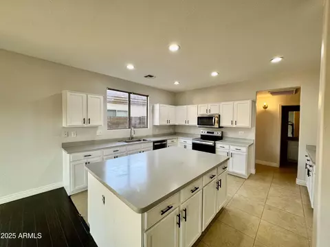 7146 W Globe Ave, Phoenix, AZ 85043 photo 4