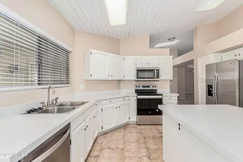 4008 E Cholla Canyon Dr, Phoenix, AZ 85044 photo 10