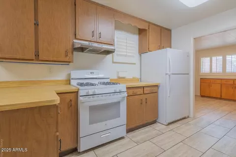 1350 N 37th Dr, Phoenix, AZ 85009 photo 4