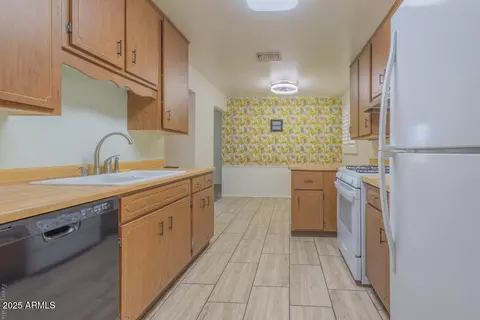 1350 N 37th Dr, Phoenix, AZ 85009 photo 5