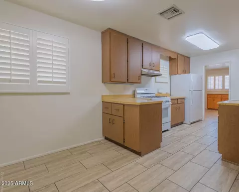 1350 N 37th Dr, Phoenix, AZ 85009 photo 3