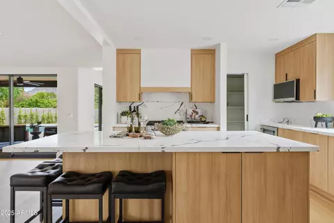 Kitchen - 6733 N 14th St, Phoenix, AZ 85014 photo 4 of 7