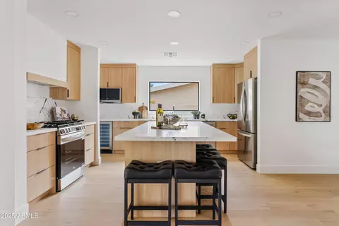 Kitchen - 6733 N 14th St, Phoenix, AZ 85014 photo 1 of 7