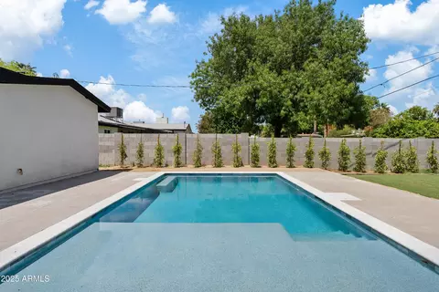 Exterior - 6733 N 14th St, Phoenix, AZ 85014 photo 3 of 5
