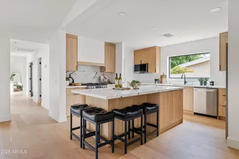 Kitchen - 6733 N 14th St, Phoenix, AZ 85014 photo 2 of 7