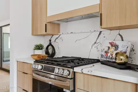 Kitchen - 6733 N 14th St, Phoenix, AZ 85014 photo 6 of 7