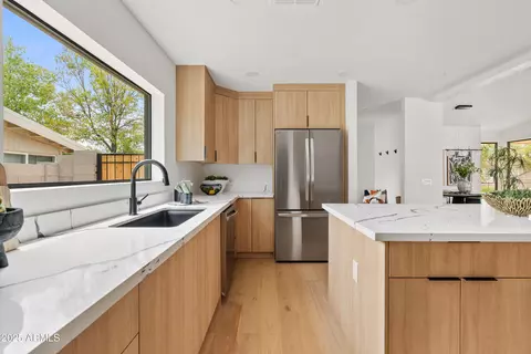 Kitchen - 6733 N 14th St, Phoenix, AZ 85014 photo 5 of 7