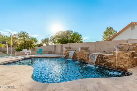 Exterior - 905 E Knight Ln, Tempe, AZ 85284 photo 8 of 12