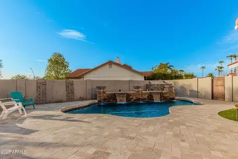 Exterior - 905 E Knight Ln, Tempe, AZ 85284 photo 2 of 12