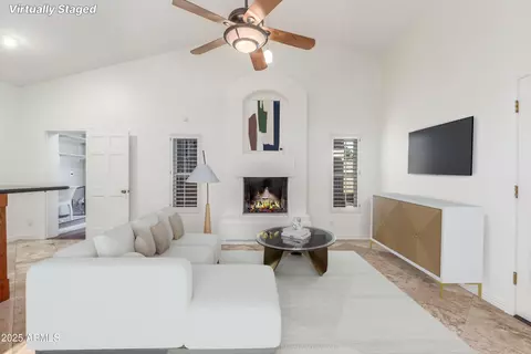 Living - 905 E Knight Ln, Tempe, AZ 85284 photo 2 of 8