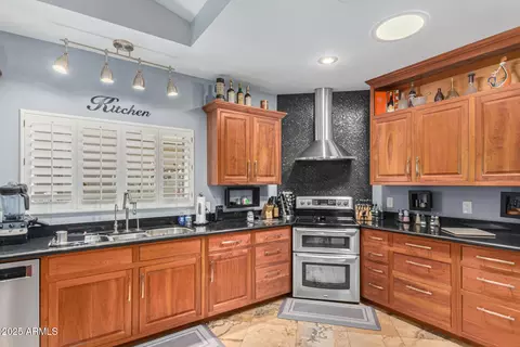 Kitchen - 905 E Knight Ln, Tempe, AZ 85284 photo 4 of 4