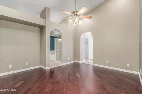 Living - 905 E Knight Ln, Tempe, AZ 85284 photo 3 of 8