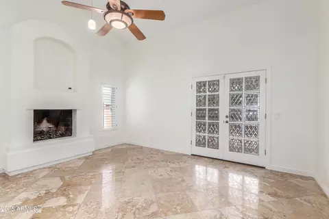 Living - 905 E Knight Ln, Tempe, AZ 85284 photo 6 of 8
