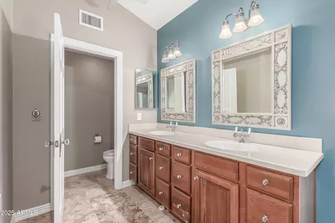 Bath - 905 E Knight Ln, Tempe, AZ 85284 photo 2 of 3