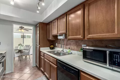1014 E Michigan Ave, Phoenix, AZ 85022 photo 12