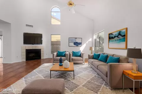 422 E Taro Ln, Phoenix, AZ 85024 photo 3