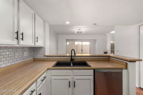 422 E Taro Ln, Phoenix, AZ 85024 photo 13