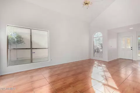 422 E Taro Ln, Phoenix, AZ 85024 photo 8