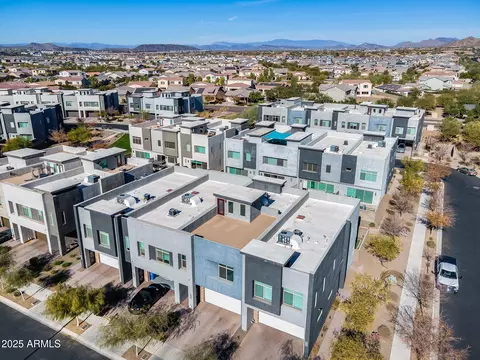 1914 W Desert Hollow Dr, Phoenix, AZ 85085