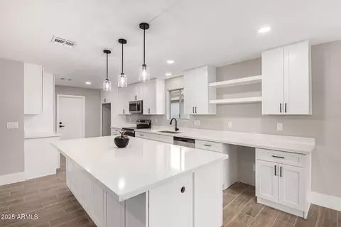 26618 S New Town Dr, Sun Lakes, AZ 85248