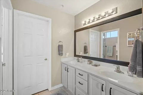 Bath - 1633 E Lakeside Dr #113, Gilbert, AZ 85234 photo 1 of 4