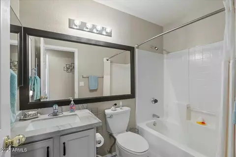 Bath - 1633 E Lakeside Dr #113, Gilbert, AZ 85234 photo 4 of 4