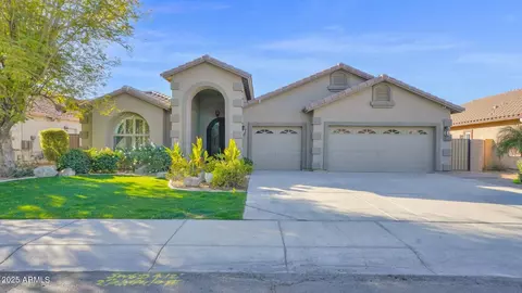 957 E Cedar Dr, Chandler, AZ 85249
