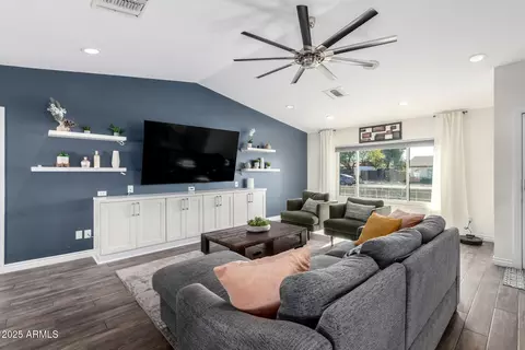 3414 E Betty Elyse Ln, Phoenix, AZ 85032 photo 6
