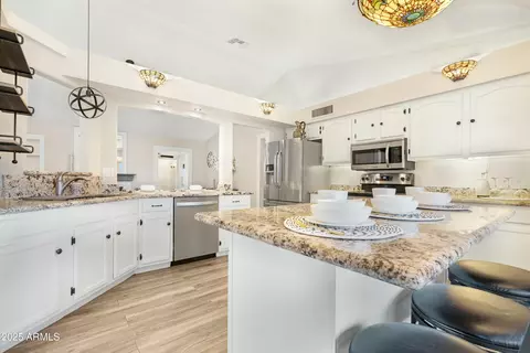 930 E Kristal Way, Phoenix, AZ 85024 photo 2