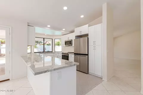 Kitchen - 1437 W Iris Dr, Gilbert, AZ 85233 photo 8 of 12