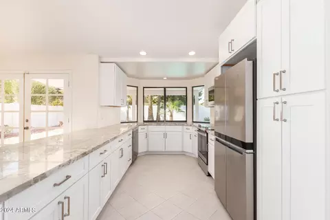 Kitchen - 1437 W Iris Dr, Gilbert, AZ 85233 photo 3 of 12