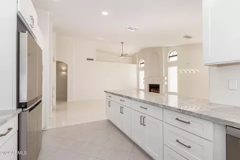 Kitchen - 1437 W Iris Dr, Gilbert, AZ 85233 photo 5 of 12