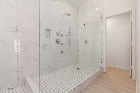 Bath - 1437 W Iris Dr, Gilbert, AZ 85233 photo 3 of 8