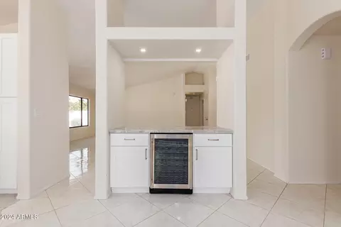 Kitchen - 1437 W Iris Dr, Gilbert, AZ 85233 photo 6 of 12