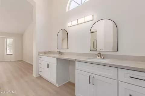Bath - 1437 W Iris Dr, Gilbert, AZ 85233 photo 2 of 8