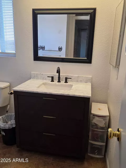 Bath - 3953 W Evans Dr, Phoenix, AZ 85053 photo 3 of 4