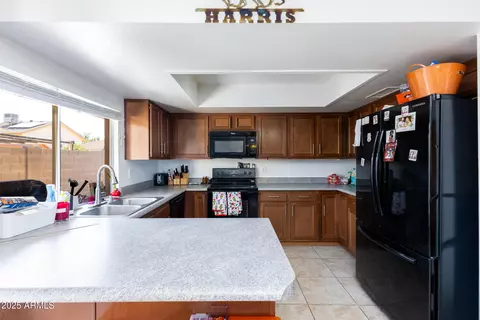 Kitchen - 3953 W Evans Dr, Phoenix, AZ 85053 photo 2 of 3