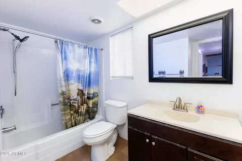 Bath - 3953 W Evans Dr, Phoenix, AZ 85053 photo 4 of 4