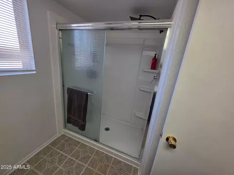 Bath - 3953 W Evans Dr, Phoenix, AZ 85053 photo 1 of 4
