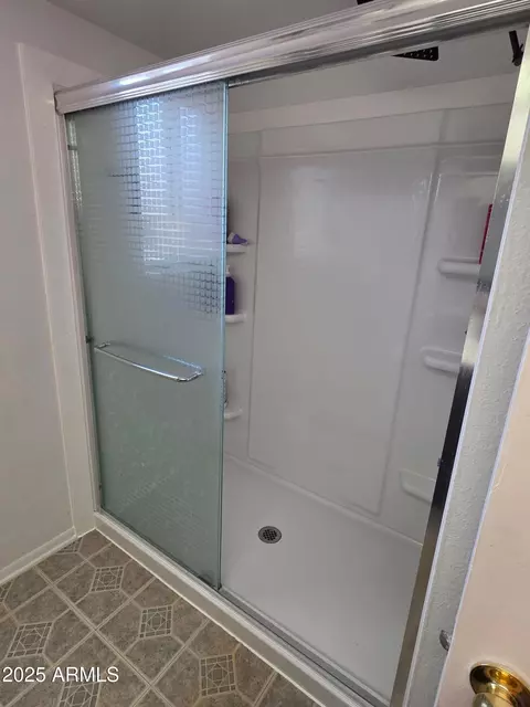 Bath - 3953 W Evans Dr, Phoenix, AZ 85053 photo 2 of 4