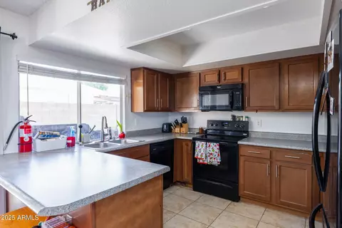 Kitchen - 3953 W Evans Dr, Phoenix, AZ 85053 photo 3 of 3