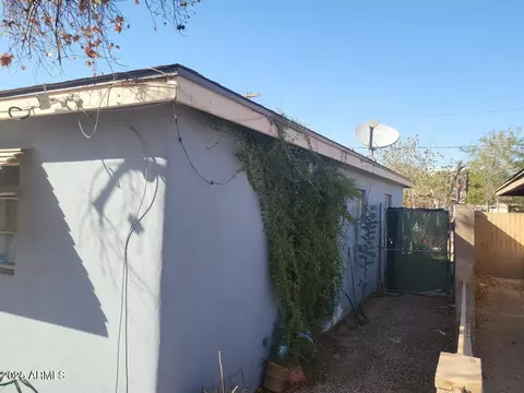 558 W Pepper Pl, Mesa, AZ 85201 photo 2