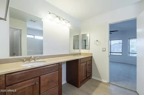 Bath - 1400 E Orchid Ln, Gilbert, AZ 85296 photo 2 of 2