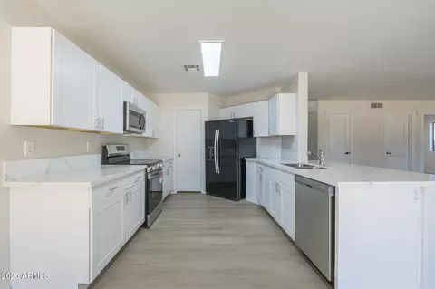 Kitchen - 1400 E Orchid Ln, Gilbert, AZ 85296 photo 1 of 2