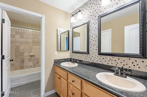 Bath - 3770 E Graythorn Way, Coolidge, AZ 85128 photo 6 of 9