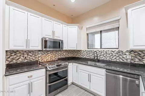 Kitchen - 3770 E Graythorn Way, Coolidge, AZ 85128 photo 4 of 6