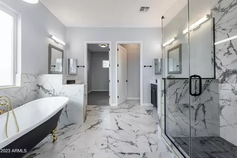 Bath - 103 E Quartz Rock Rd, Phoenix, AZ 85085 photo 2 of 3