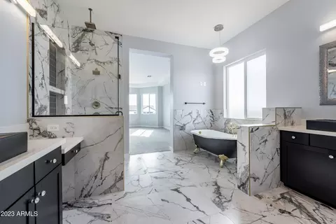 Bath - 103 E Quartz Rock Rd, Phoenix, AZ 85085 photo 3 of 3
